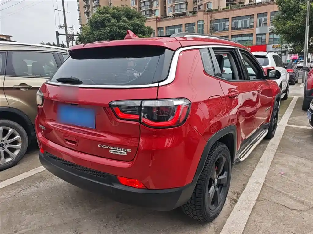 Jeep Compass 2017 — фото 7