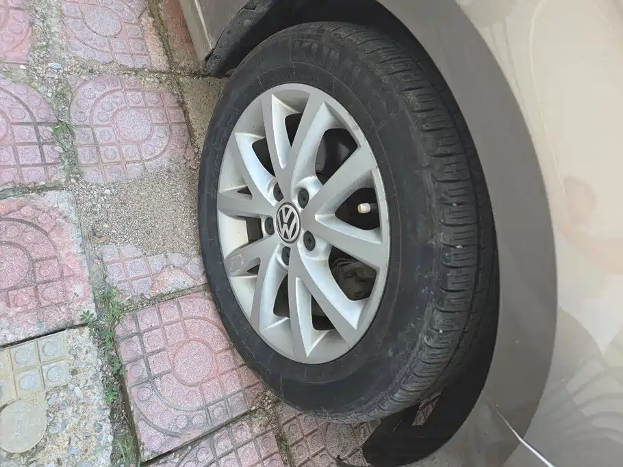Volkswagen Sagitar 2012