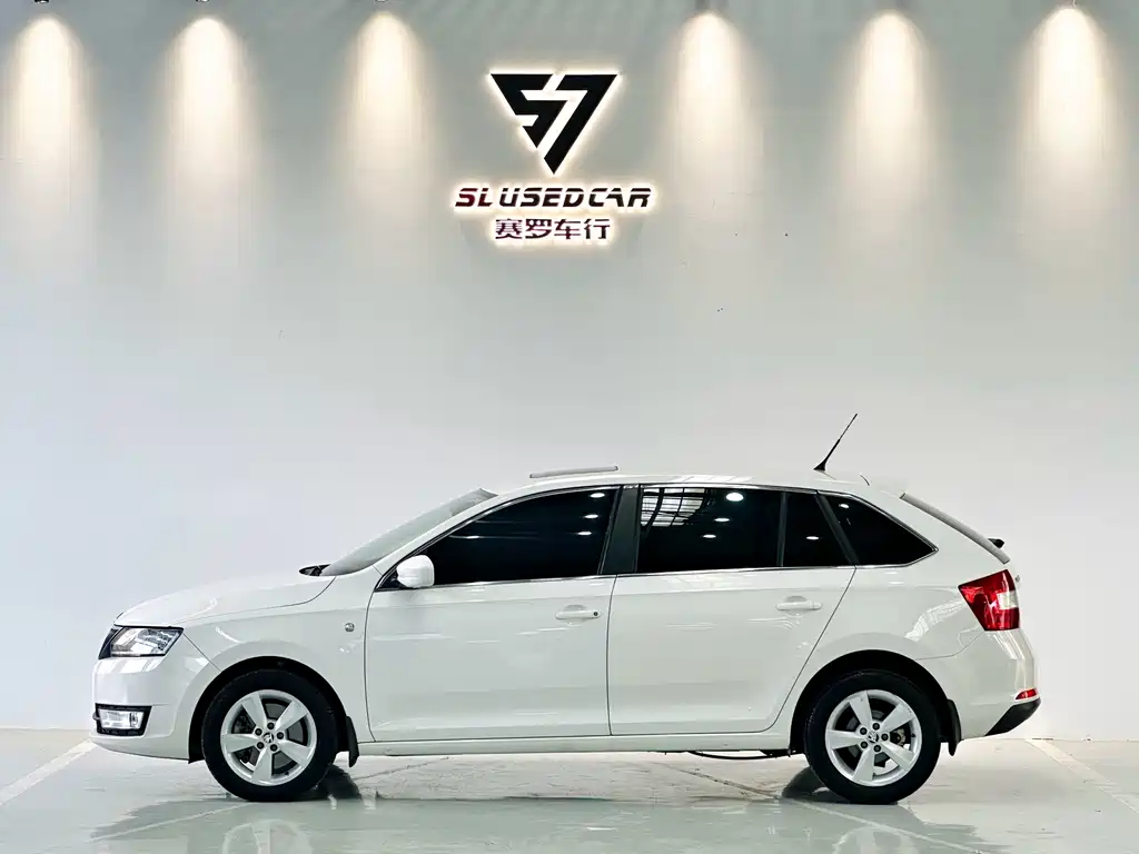 Skoda Rapid Spaceback 2016 — фото 7