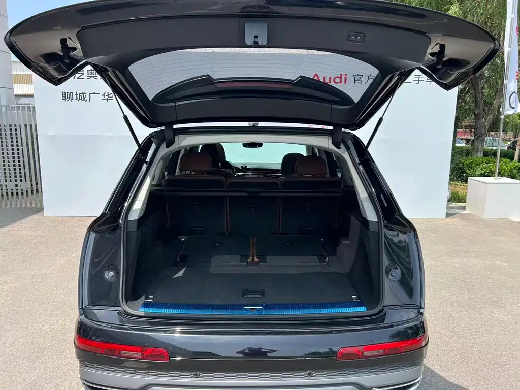 Audi Q7 2021 — фото 10