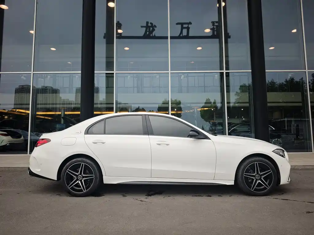 Mercedes-Benz C-Class 2024