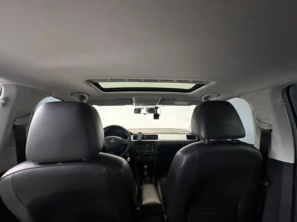 Skoda Rapid Spaceback 2016 — фото 19