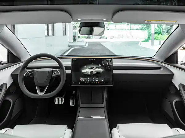 Tesla Model 3 2024