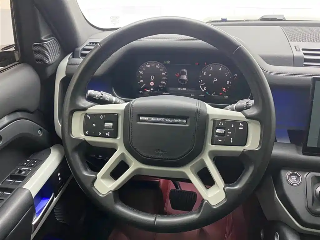 Land Rover Defender 2023 — фото 15