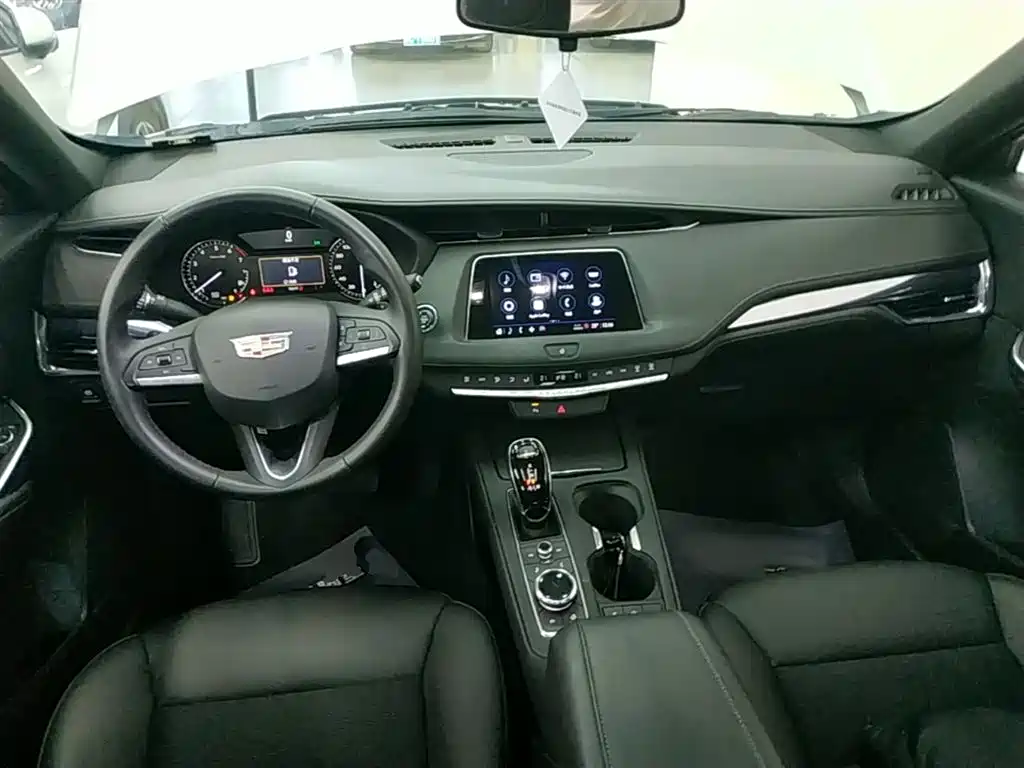 Cadillac XT4 2020 — фото 10