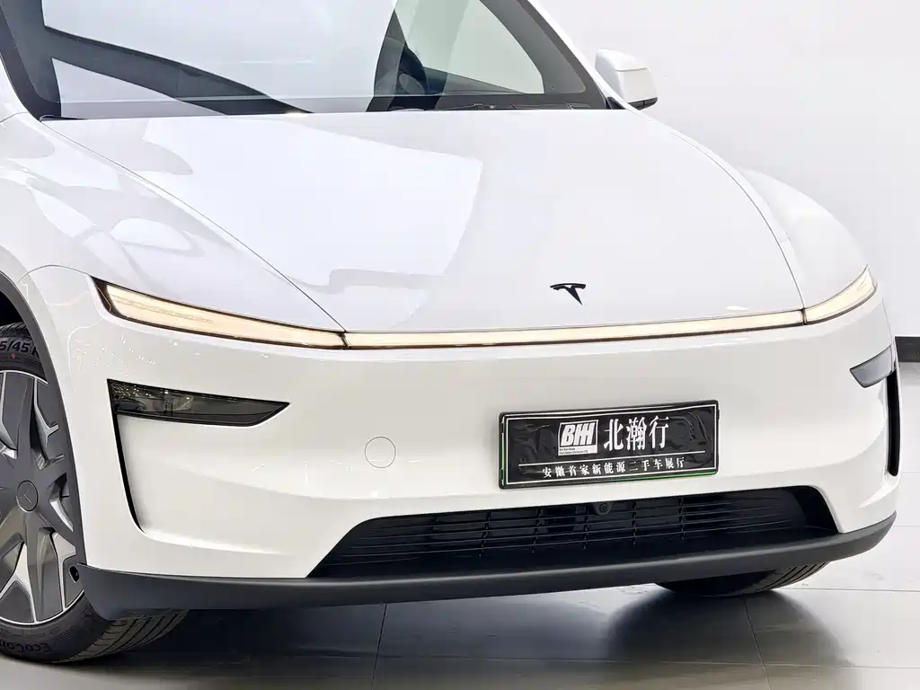 Tesla Model Y L 2025 — фото 3