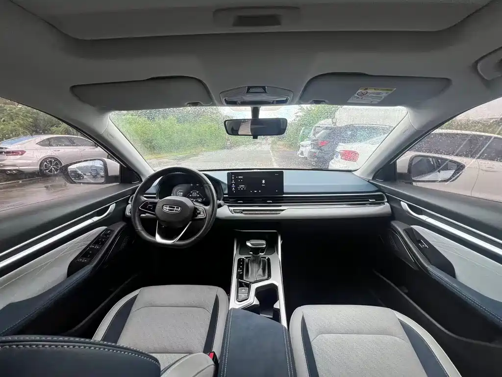 Geely Emgrand 2021