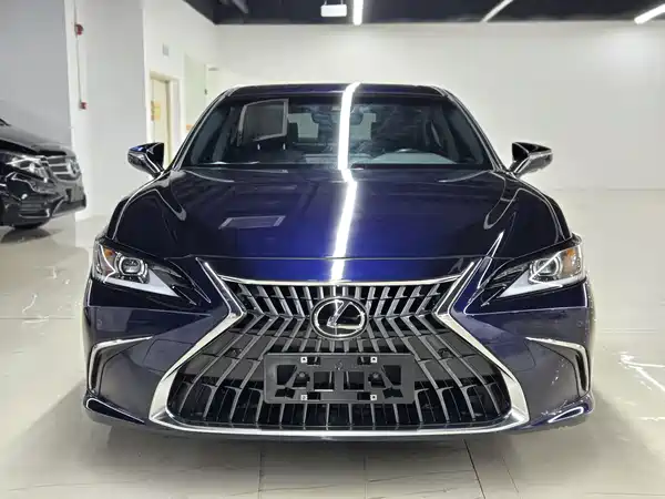 Lexus ES 2022