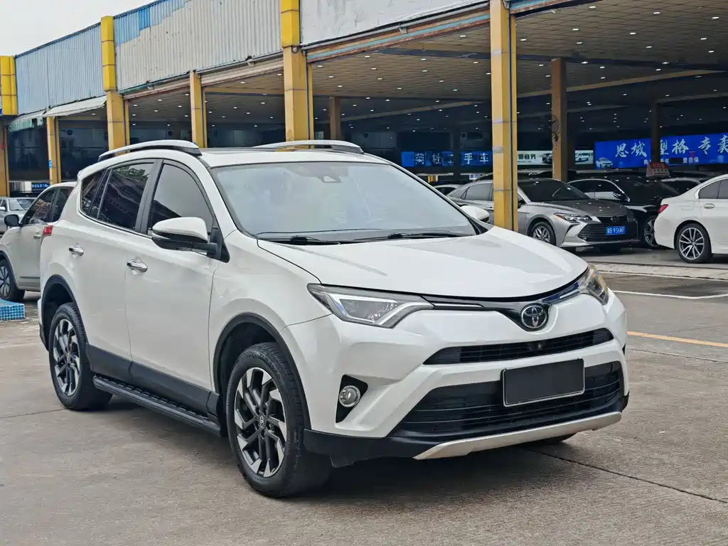 Toyota RAV4 2016 — фото 3