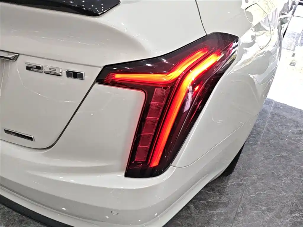 Cadillac CT5 2023 — фото 8