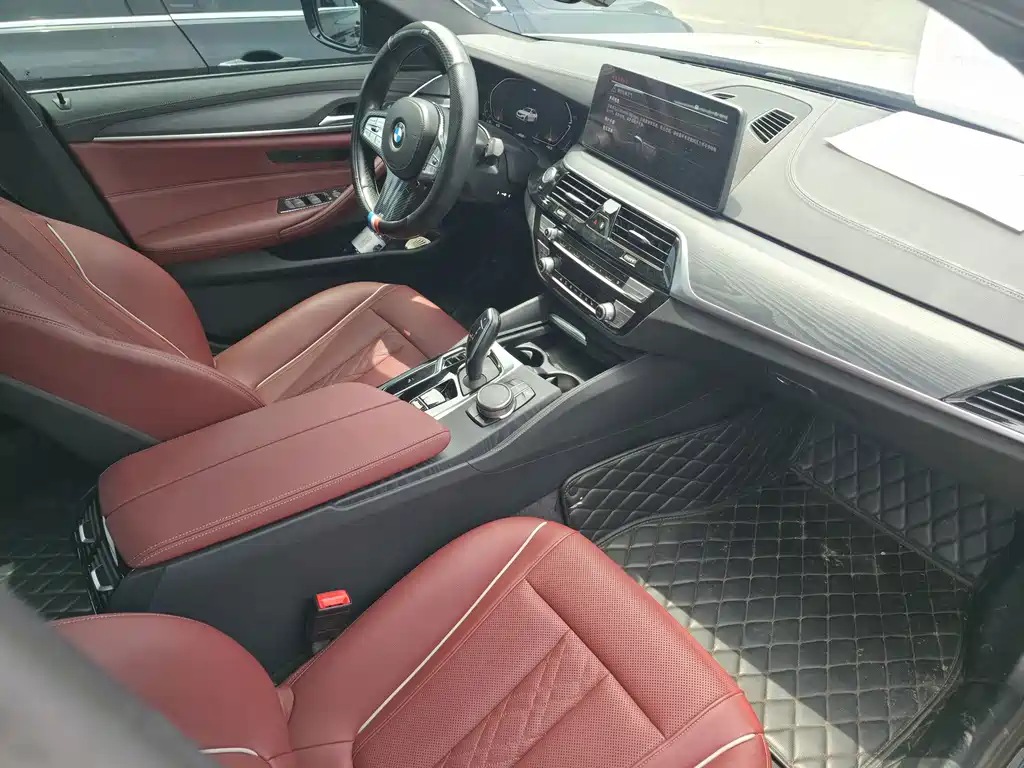 BMW 5 Series 2023 — фото 10
