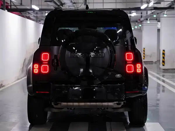 Land Rover Defender 2025