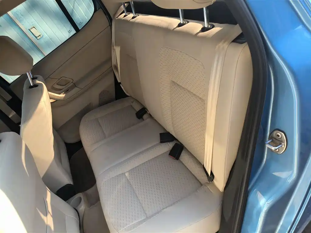 Skoda Fabia 2015 — фото 14