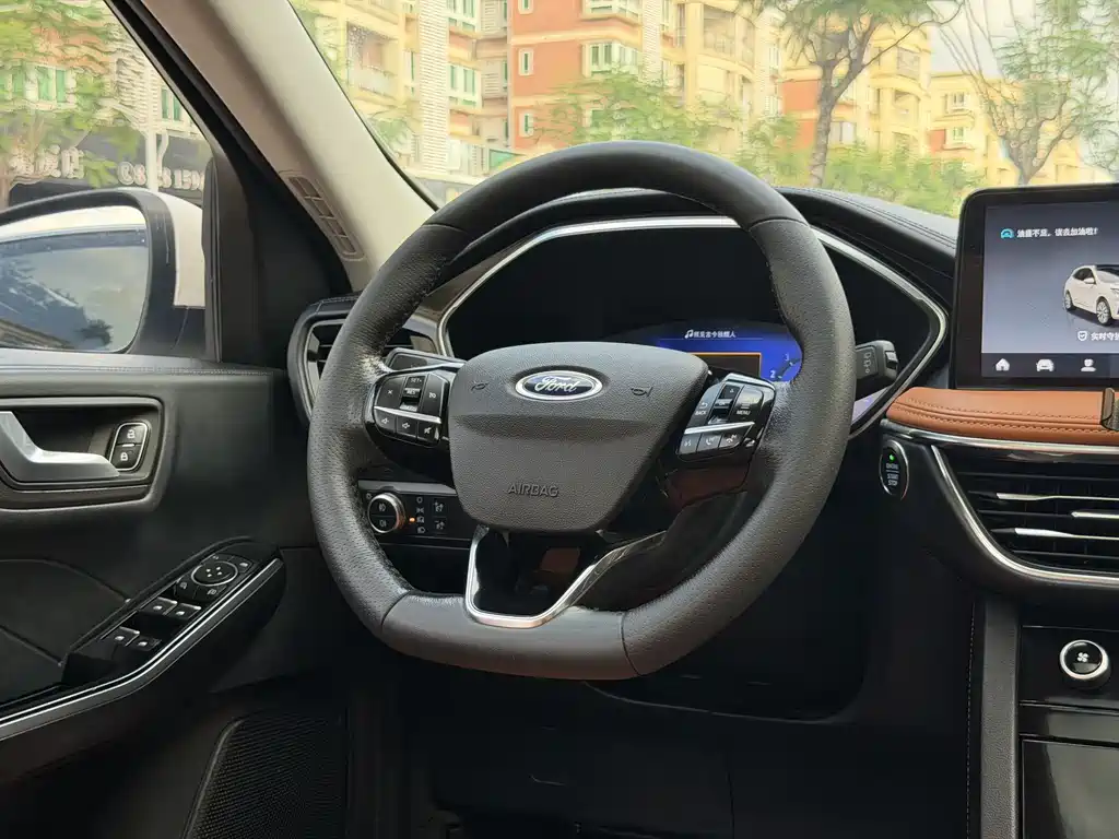 Ford Escape 2022 — фото 18