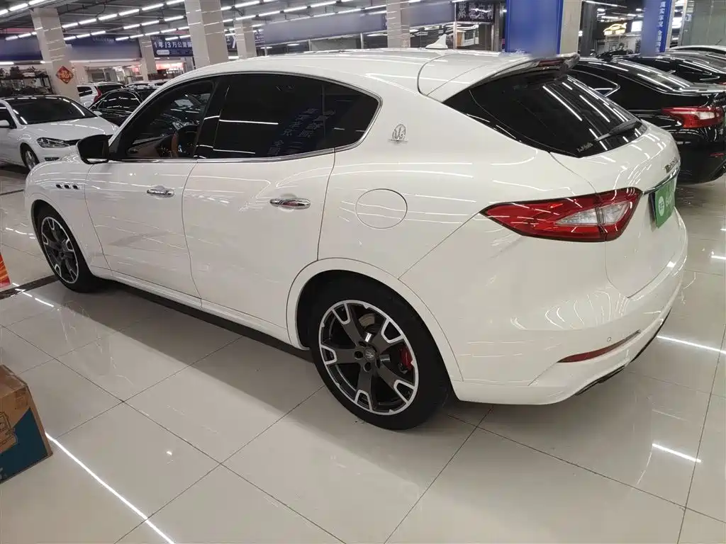 Maserati Levante 2017 — фото 21