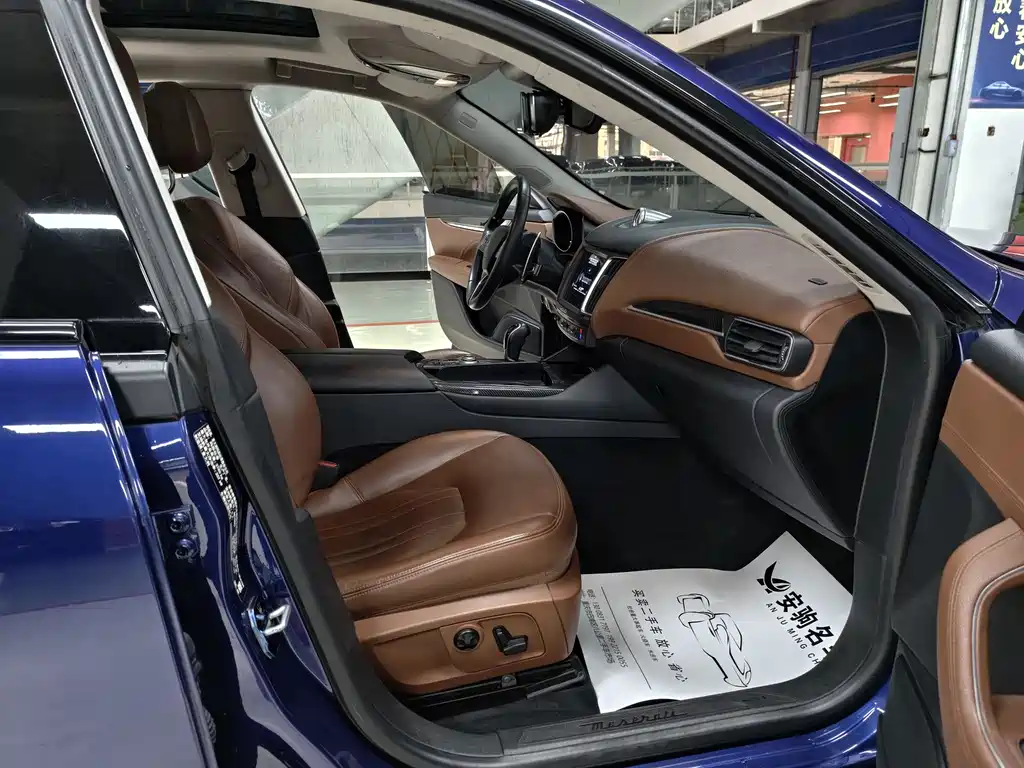 Maserati Levante 2018 — фото 11
