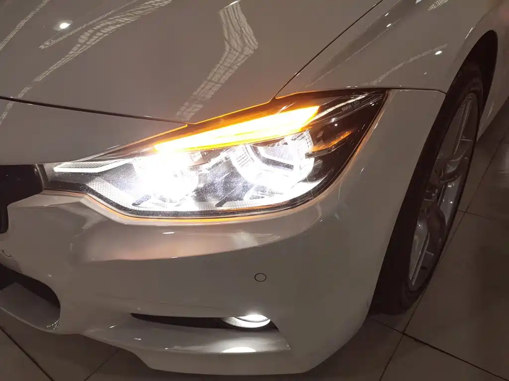 BMW 3 Series 2018 — фото 24