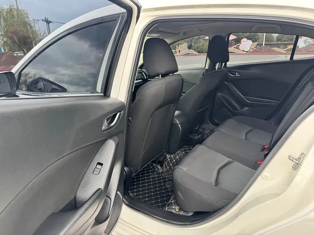 Mazda 3 Axela 2015 — фото 14