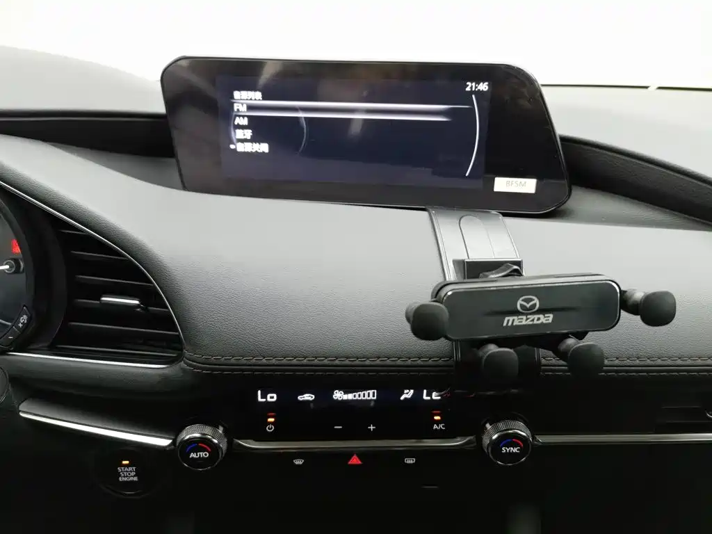Mazda 3 Axela 2022 — фото 12