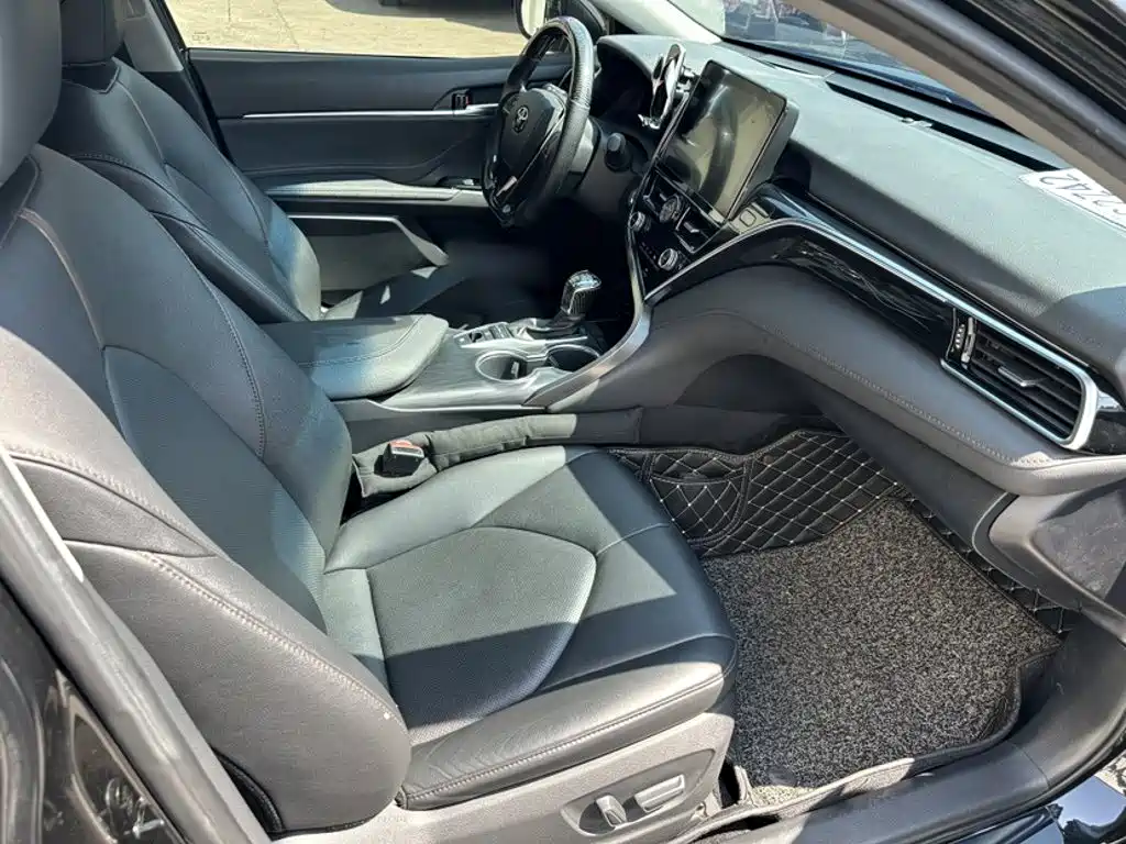 Toyota Camry 2023 — фото 12