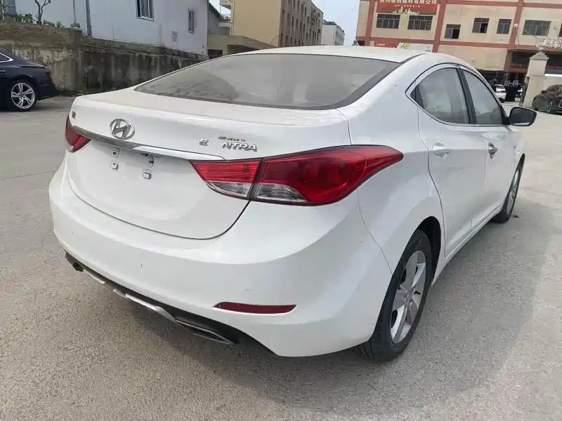 Hyundai Elantra 2014 — фото 9