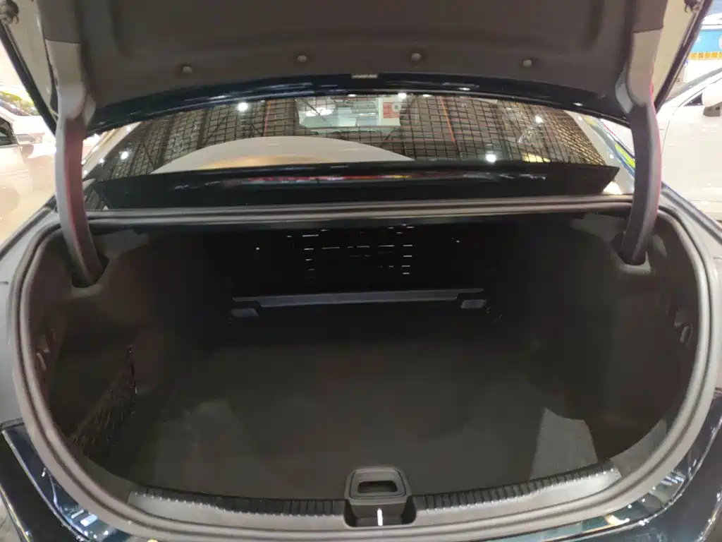 Mercedes-Benz C-Class 2023 — фото 15