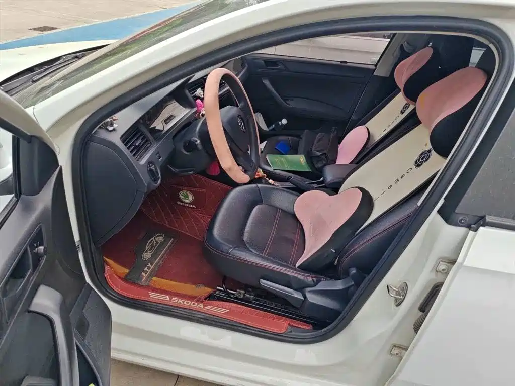 Skoda Rapid Spaceback 2015 — фото 14