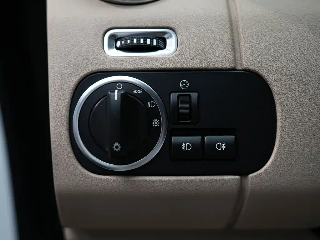 Land Rover Discovery 2012 — фото 13
