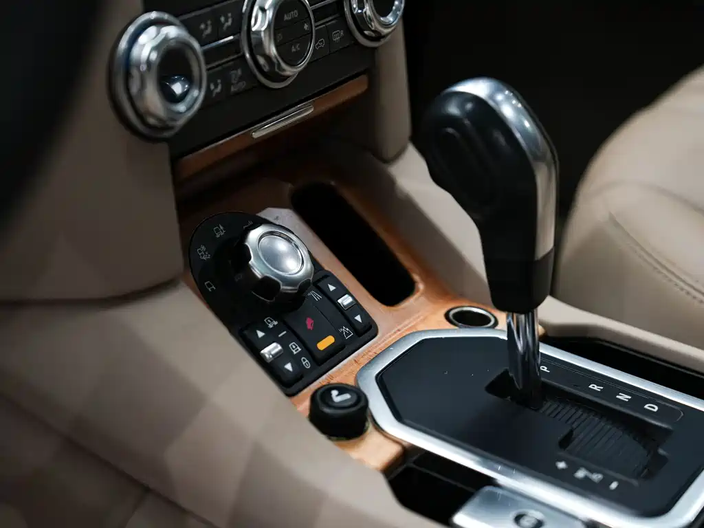 Land Rover Discovery 2012 — фото 24