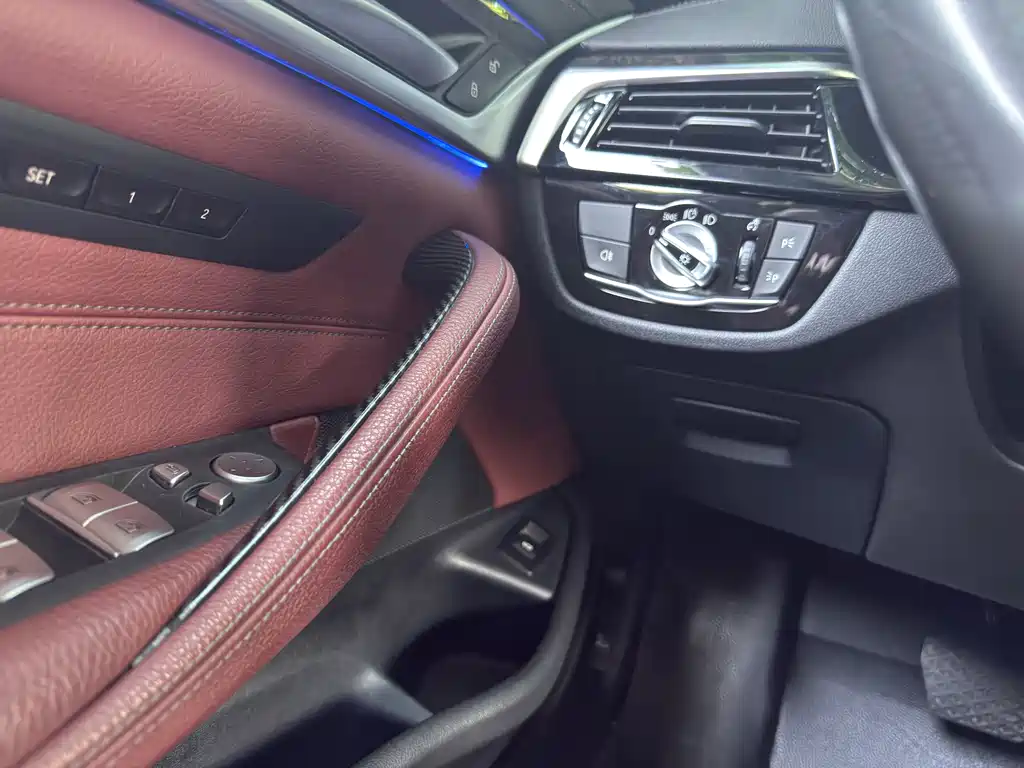 BMW 5 Series 2020 — фото 16