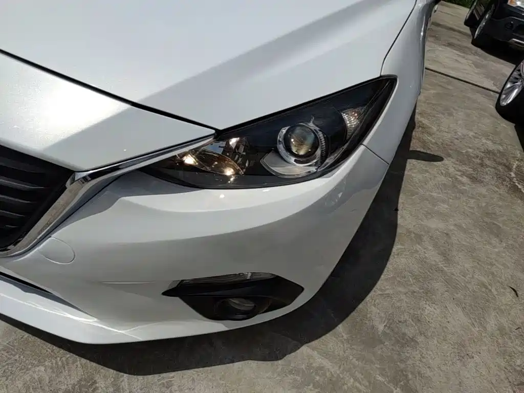 Mazda 3 Axela 2016 — фото 18