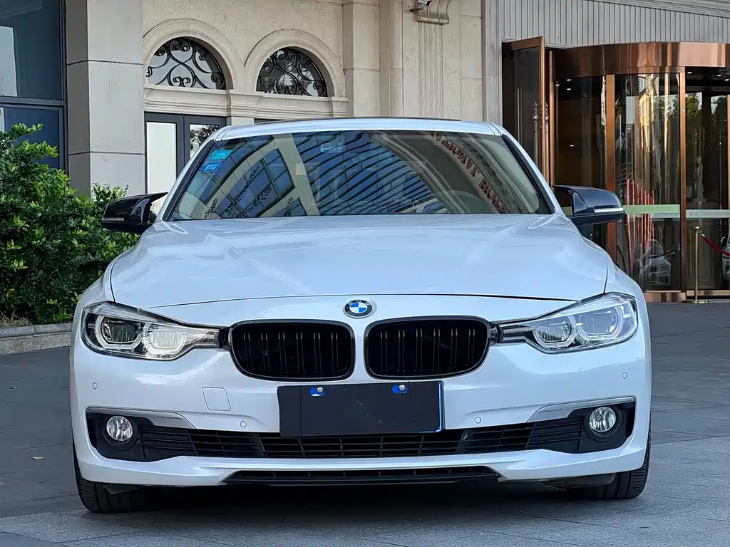 BMW 3 Series 2018 — фото 2