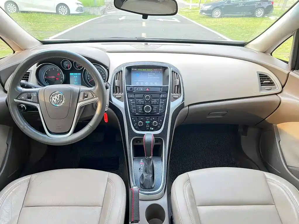 Buick Excelle GT 2015 — фото 12