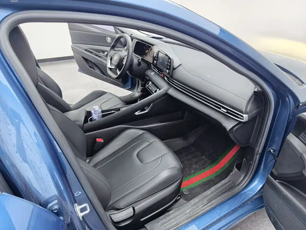 Hyundai Elantra 2022 — фото 18