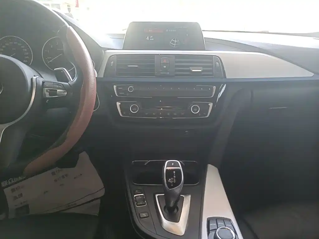 BMW 3 Series 2018 — фото 13