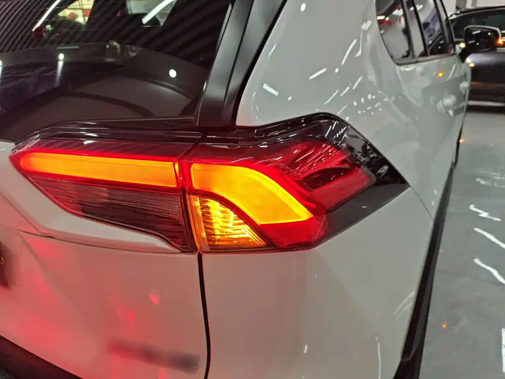 Toyota RAV4 2021 — фото 24