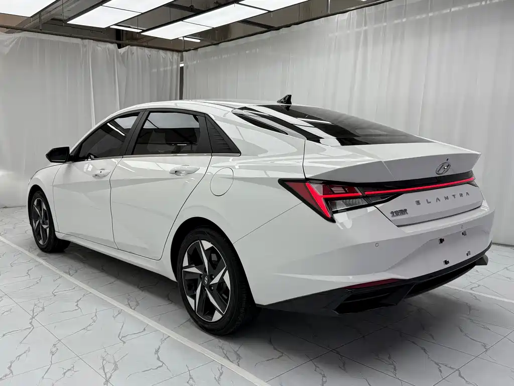 Hyundai Elantra 2022