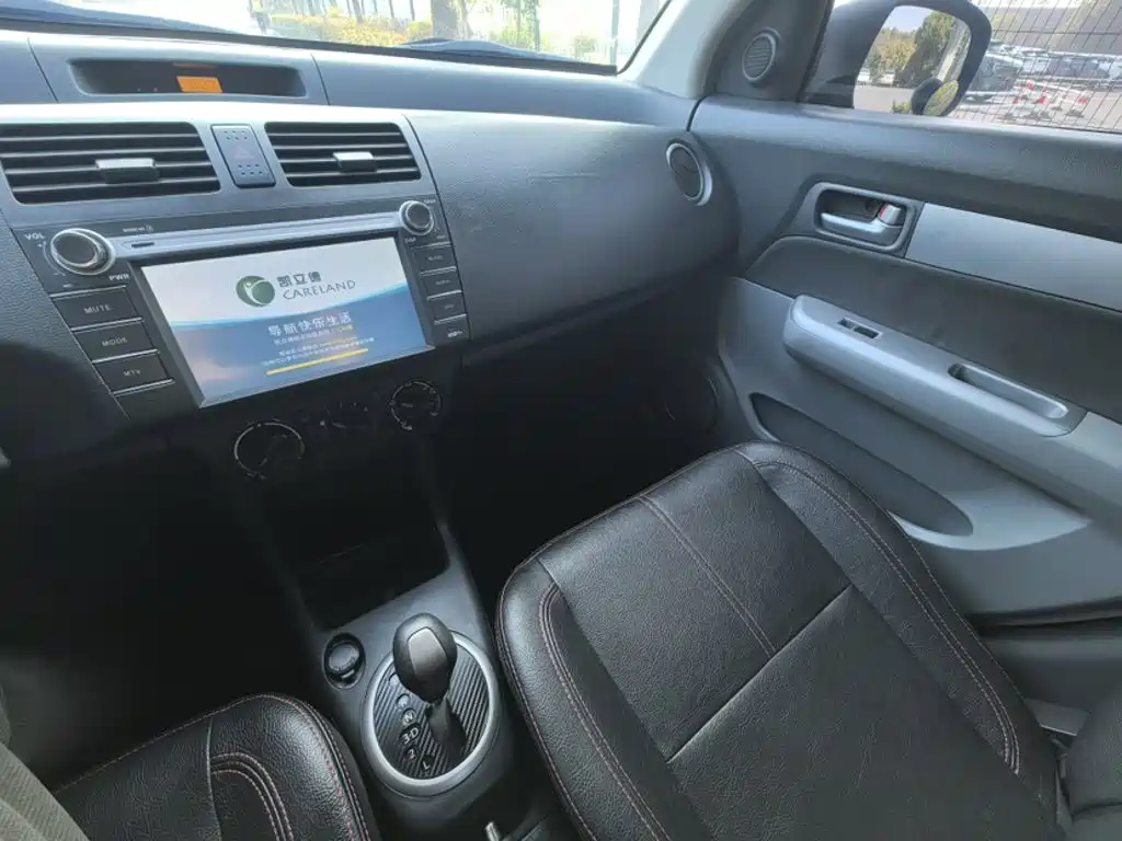 Suzuki Swift 2015 — фото 14