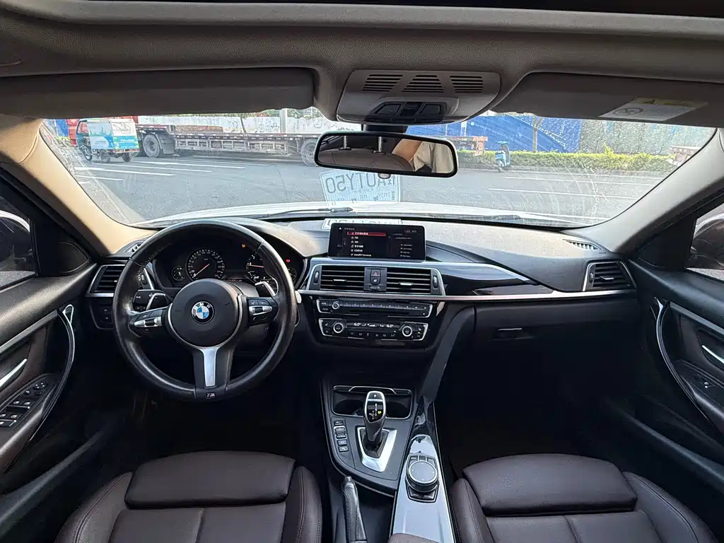 BMW 3 Series 2018 — фото 6