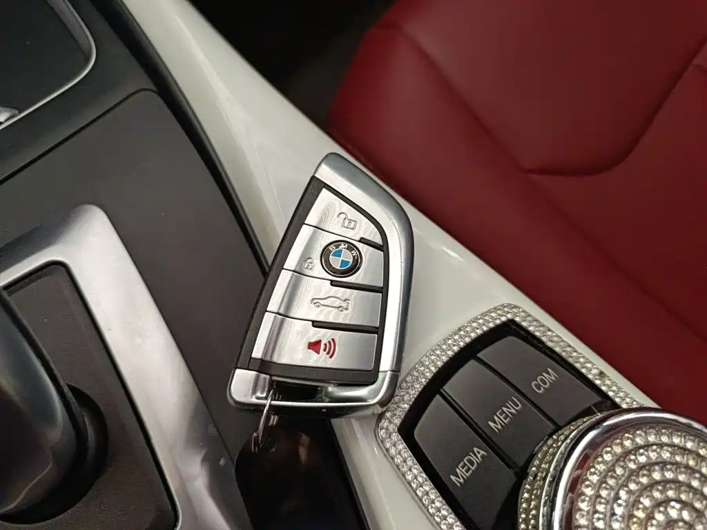BMW 1 Series 2018 — фото 9
