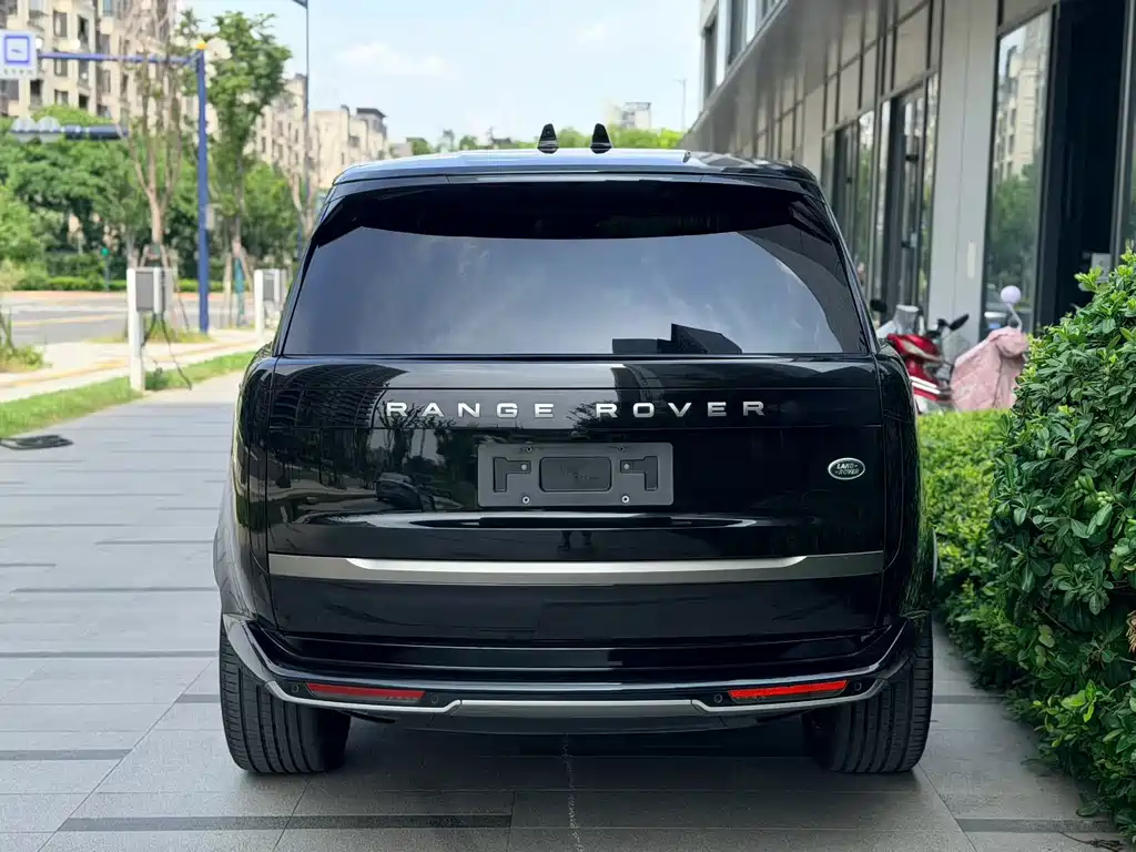 Land Rover Range Rover 2023 — фото 12