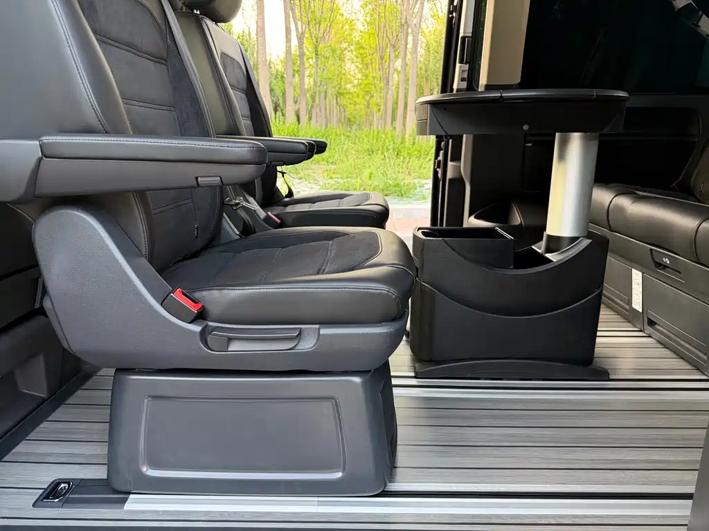 Volkswagen Multivan 2019 — фото 18