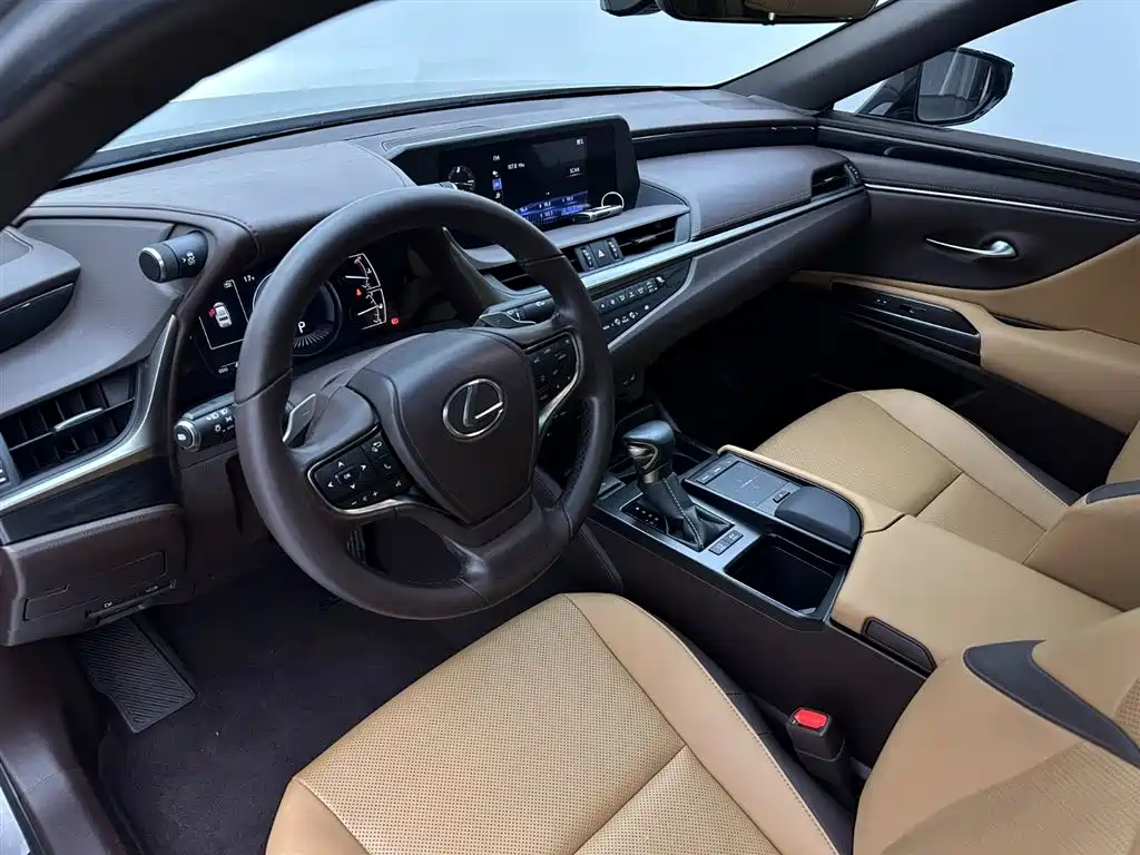 Lexus ES 2021 — фото 16