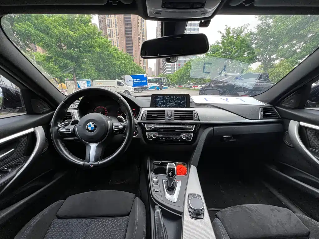 BMW 3 Series 2018 — фото 4