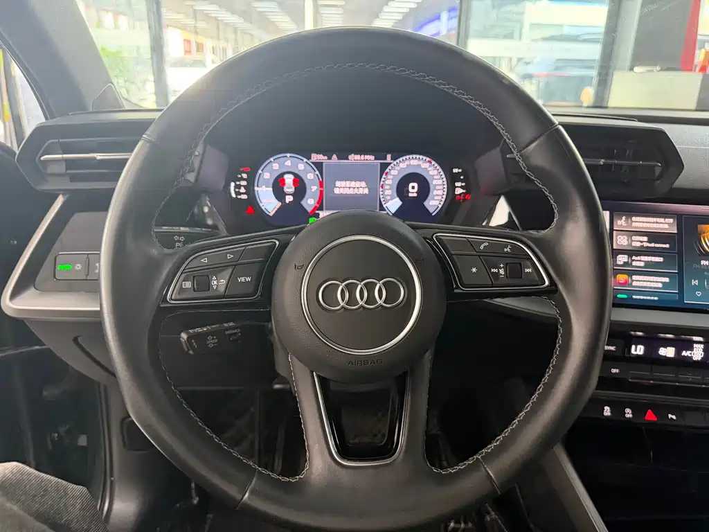 Audi A3 2023 — фото 11