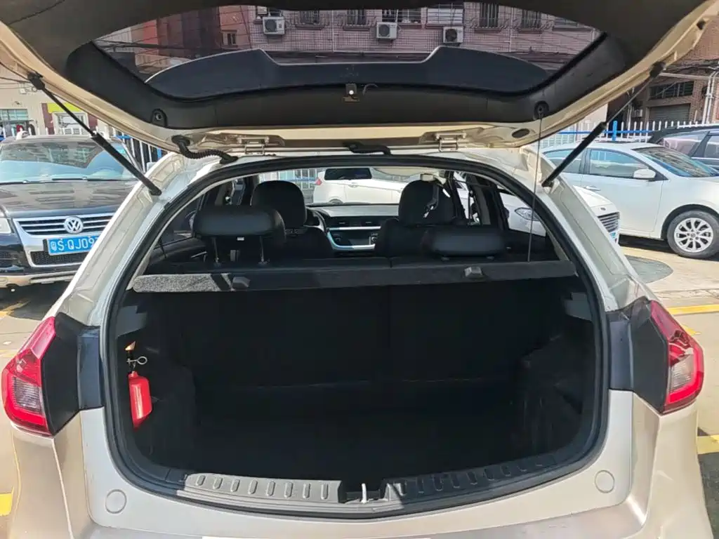 Geely Vision X3 2020 — фото 19