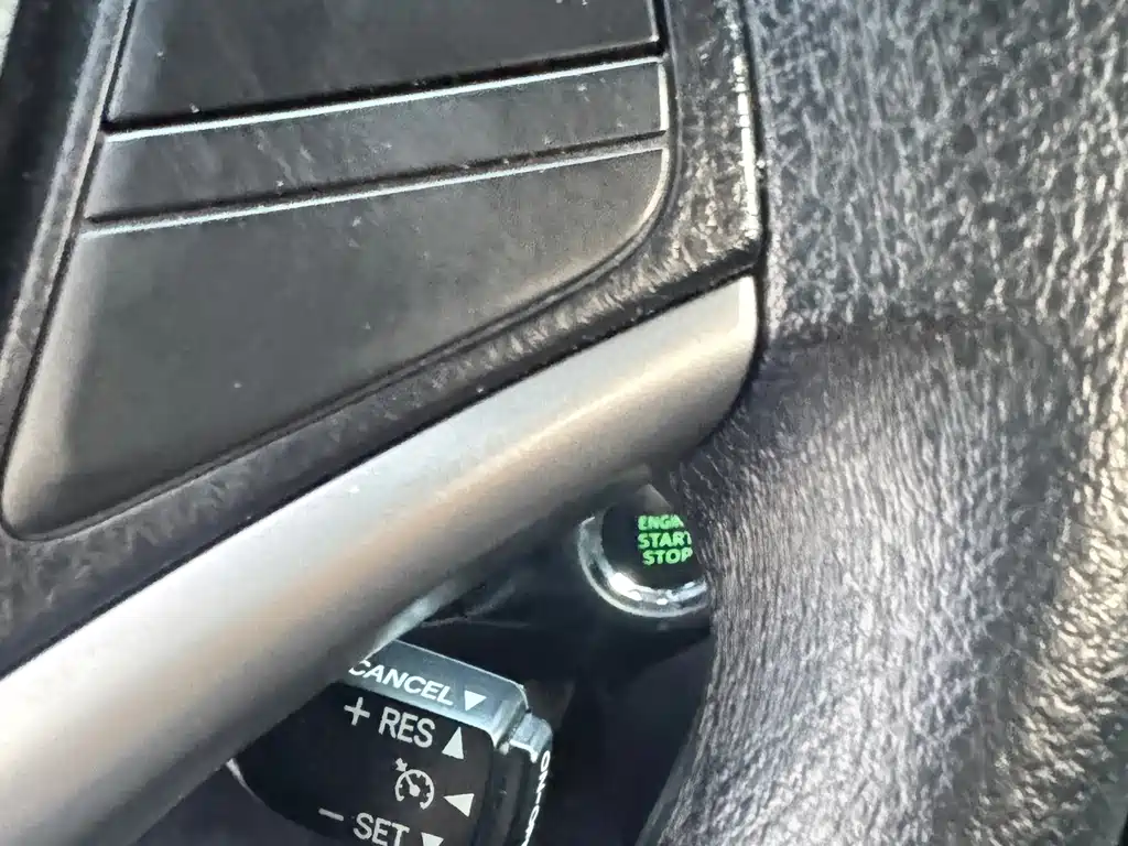 Toyota Yaris L 2023 — фото 22