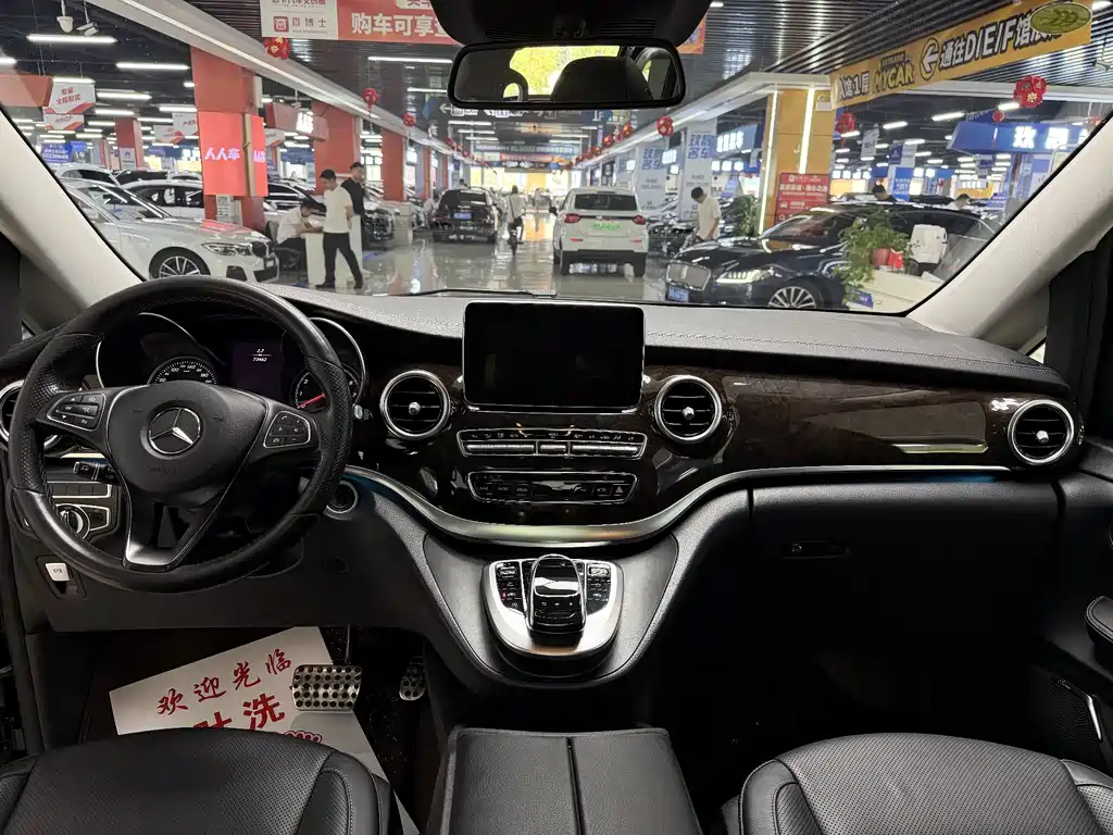 Mercedes-Benz V-Class 2020 — фото 11