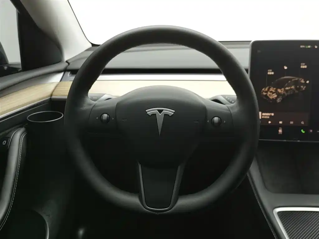 Tesla Model Y 2022 — фото 11