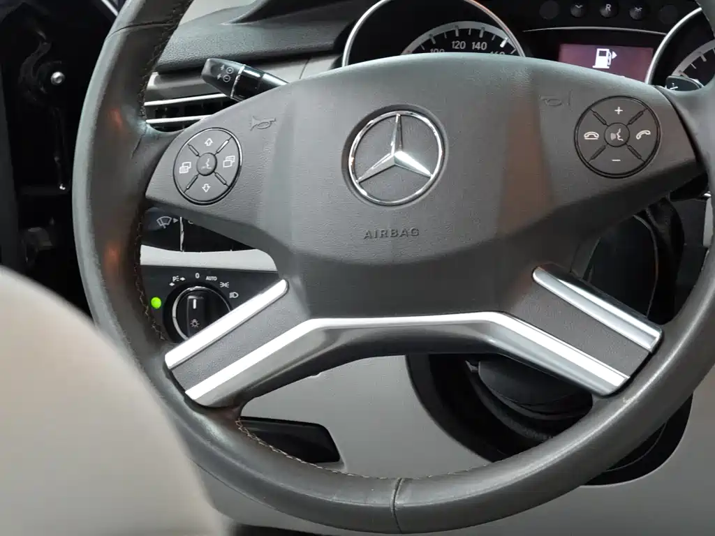 Mercedes-Benz R-Class 2015 — фото 17